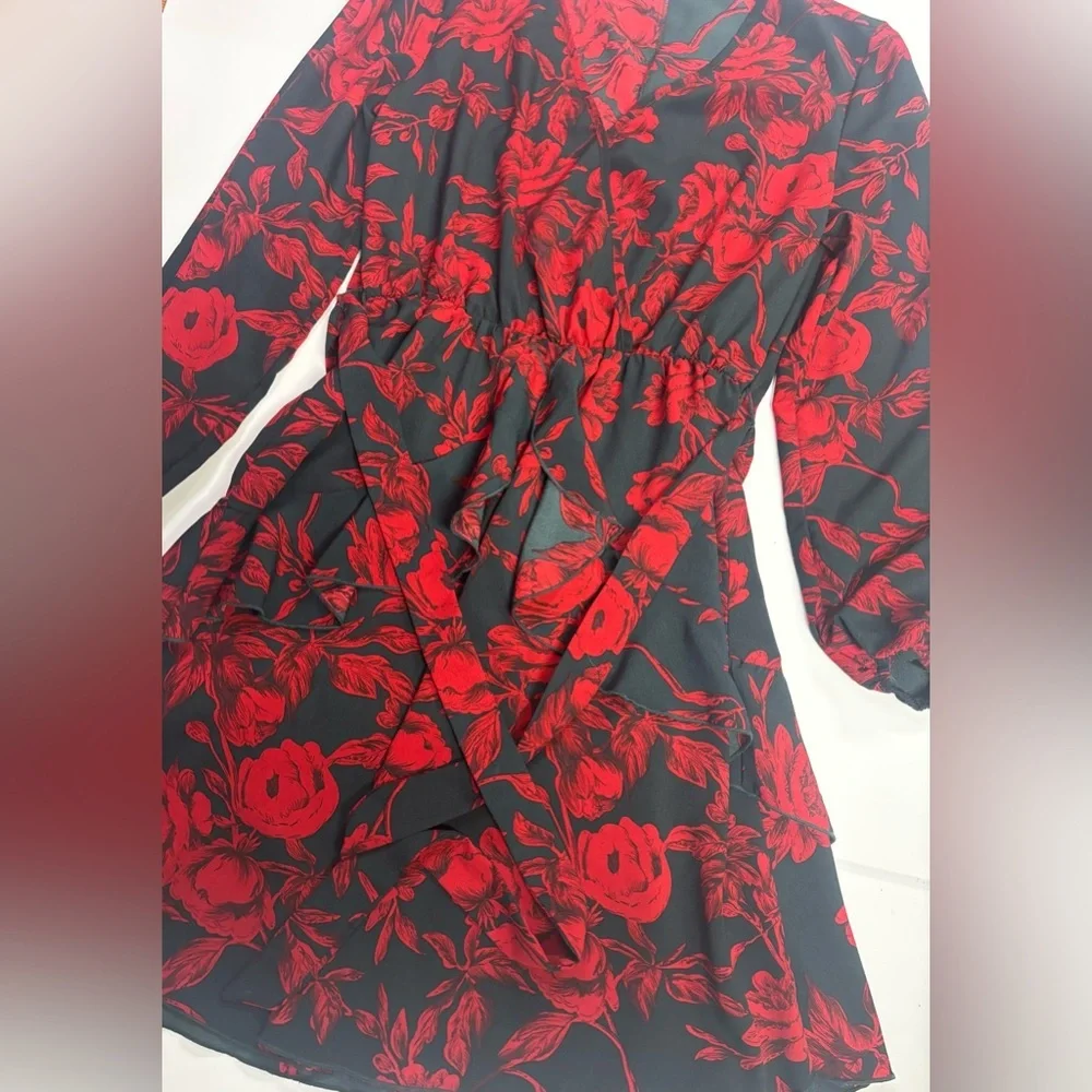 319. Elegant Red Floral Dress - Picture 5 of 8
